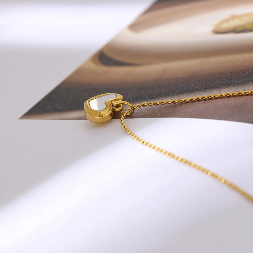 Heart-Shaped Natural Shell Pendant Necklace