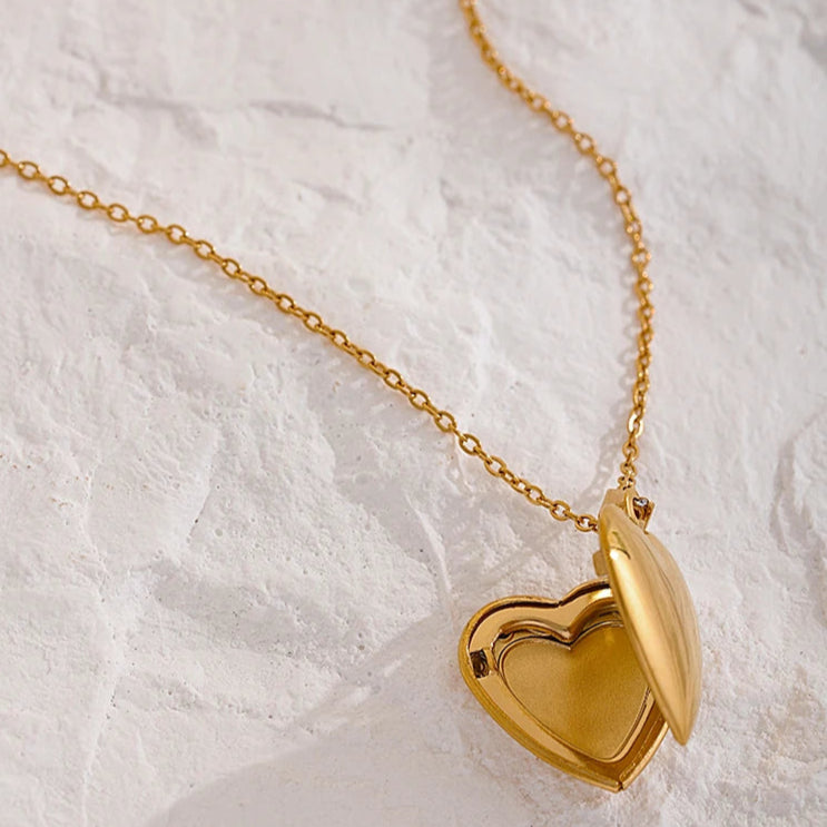 Heart-Shaped Locket Necklace With Photo Frame