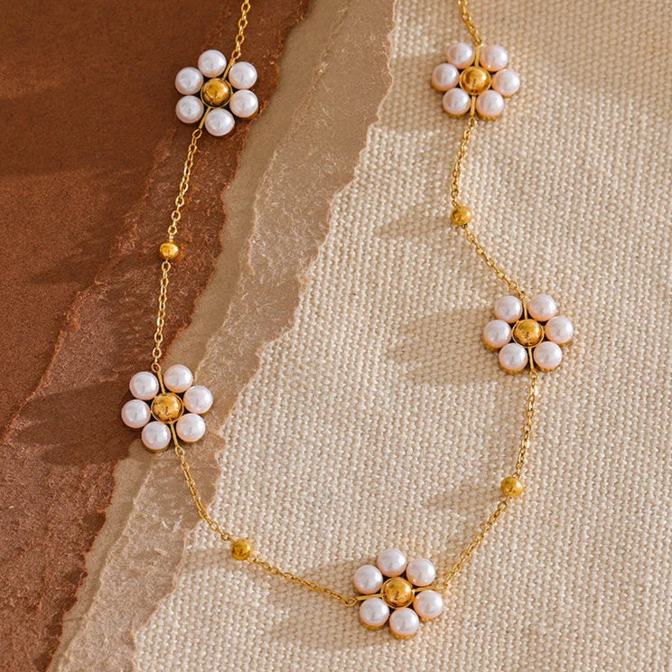 Handmade Pearl Flower Bead Necklace