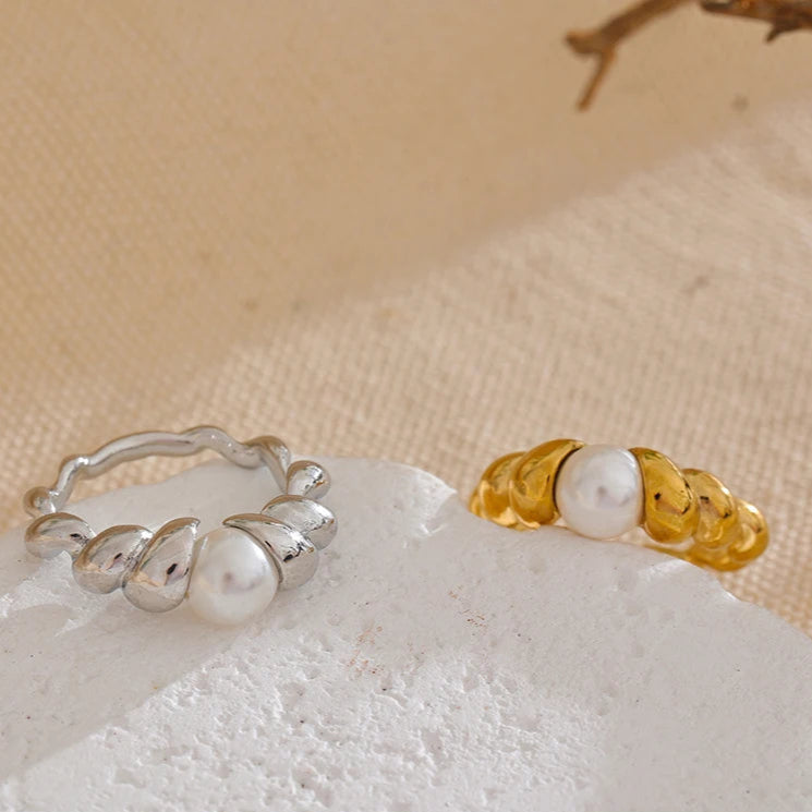 Twisted Ring with Simulated Pearl