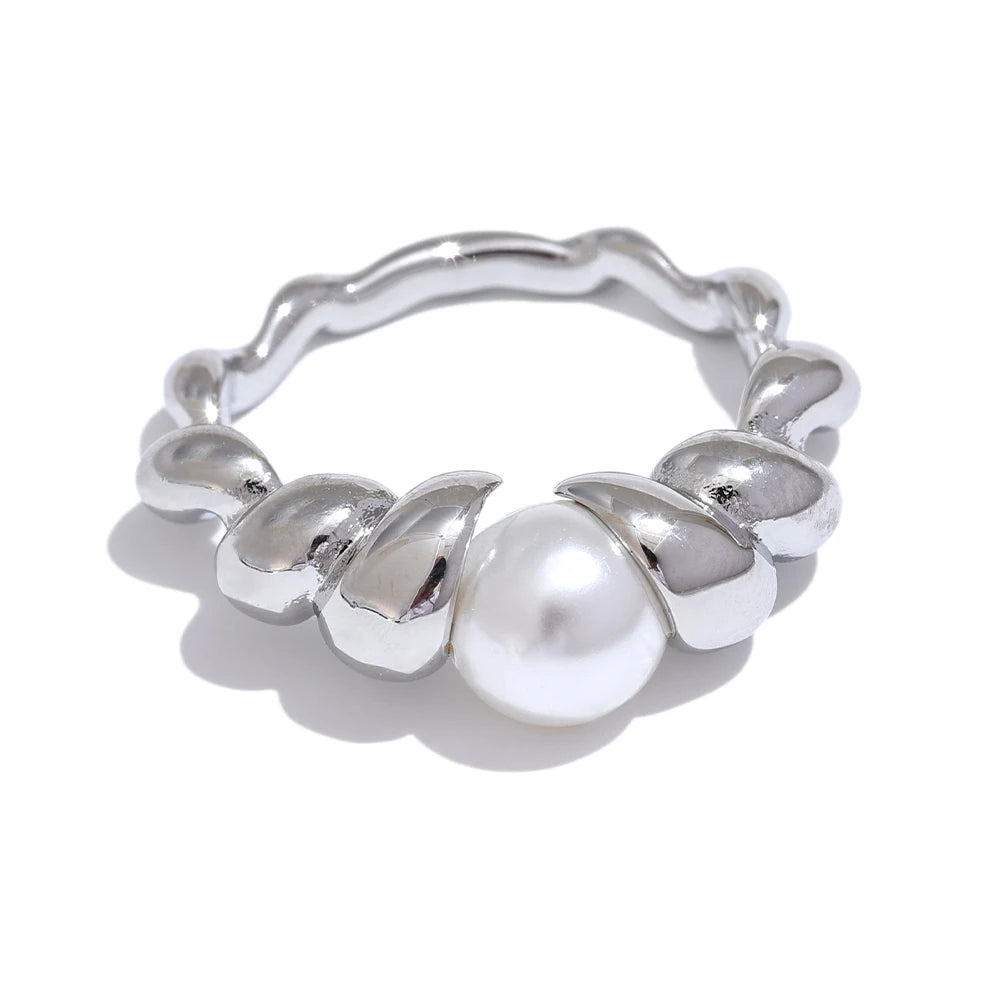 Twisted Ring with Simulated Pearl