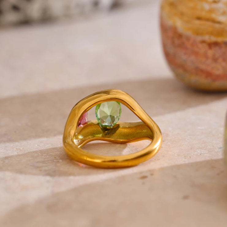 Gold Lip-Shaped Cubic Zirconia Ring