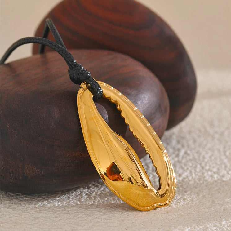 Black Rope Chain Shell Pendant Necklace