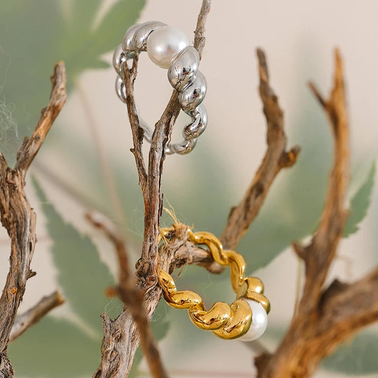 Twisted Ring with Simulated Pearl