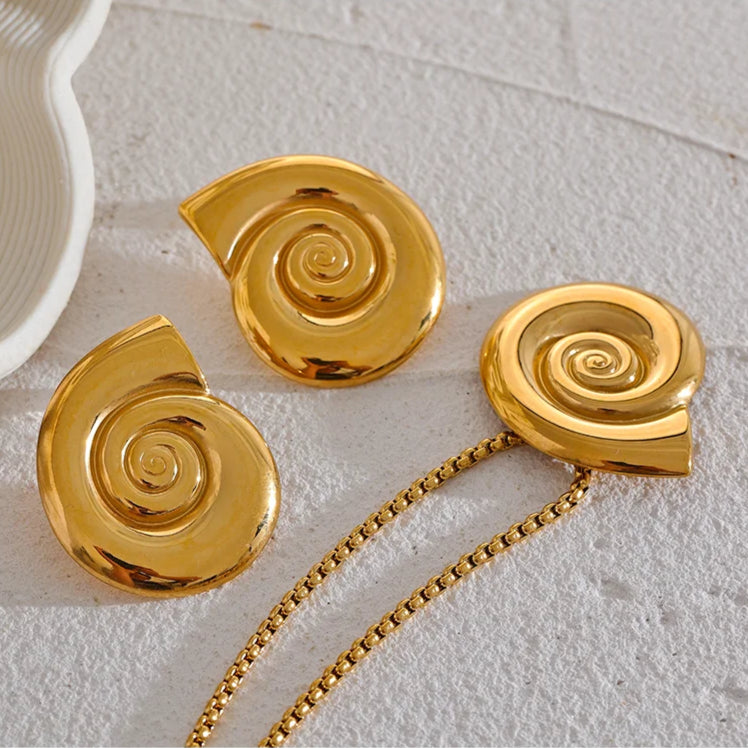 Shell & Conch Pendant Necklace and Earrings Set
