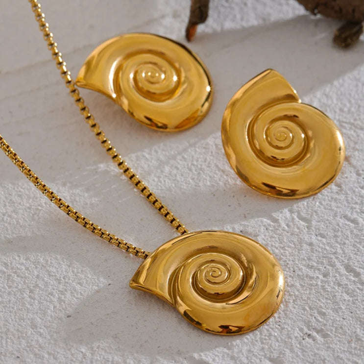 Shell & Conch Pendant Necklace and Earrings Set