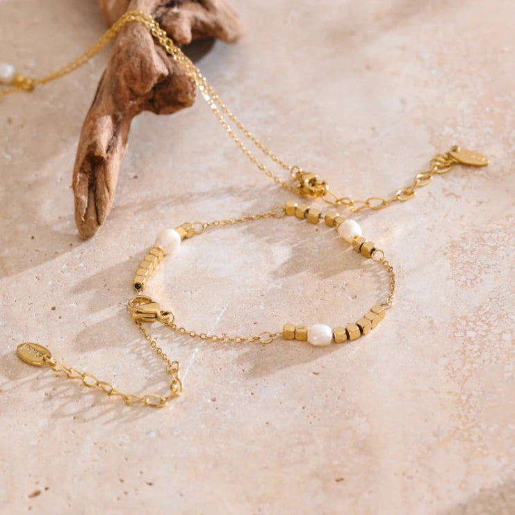 Freshwater Pearl Necklace & Bracelet Set