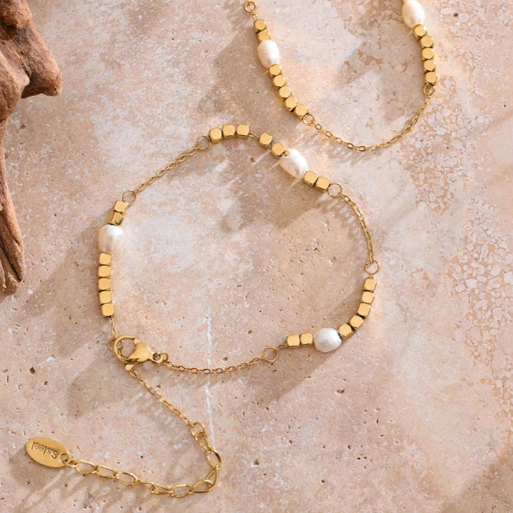 Freshwater Pearl Necklace & Bracelet Set