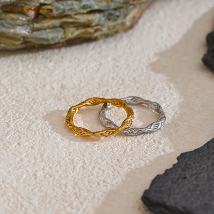 Twisted Minimalist Ring