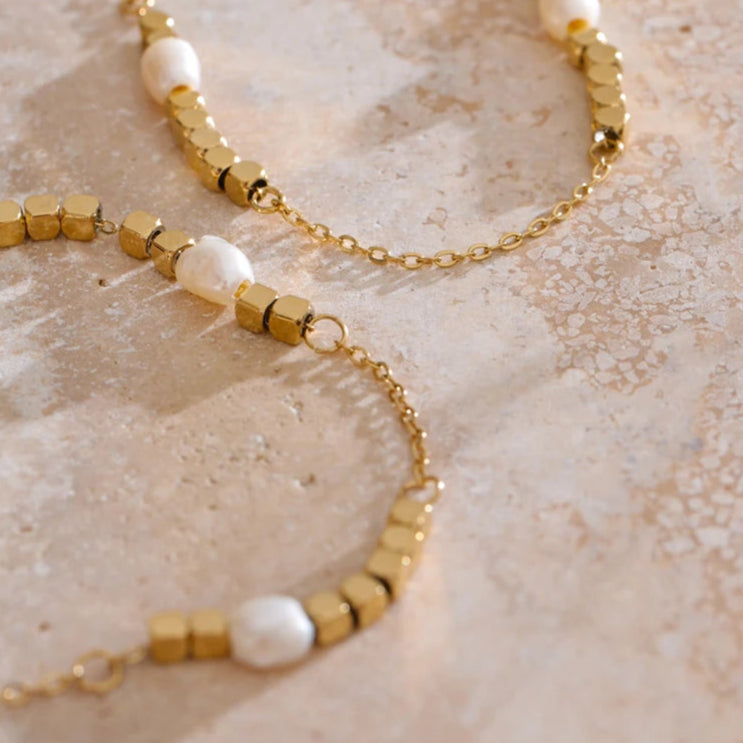 Freshwater Pearl Necklace & Bracelet Set