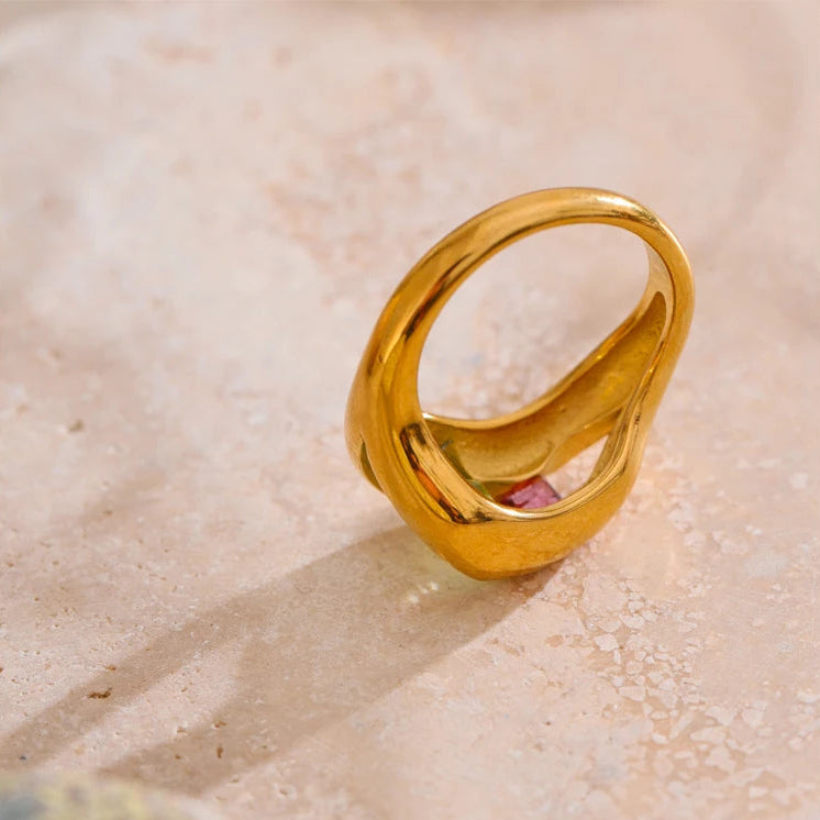Gold Lip-Shaped Cubic Zirconia Ring