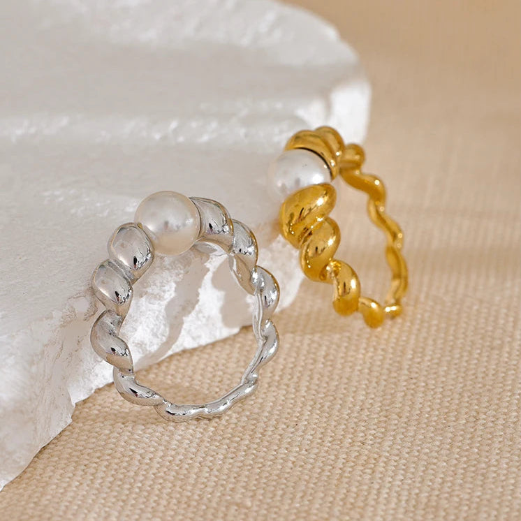 Twisted Ring with Simulated Pearl