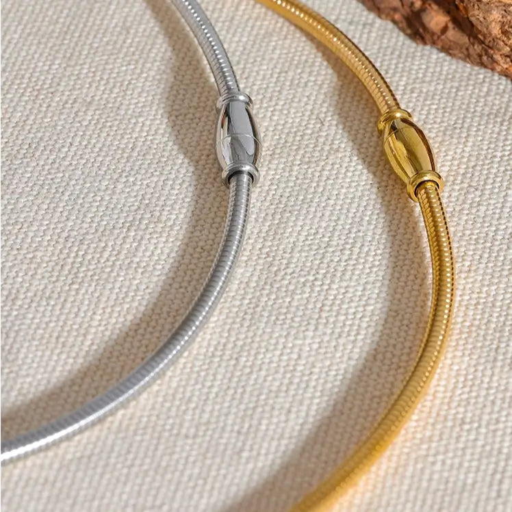 Layered choker necklace with dainty gold look