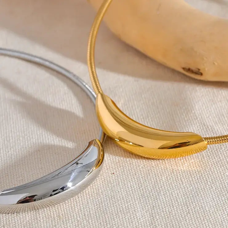 Layered choker necklace with dainty gold look