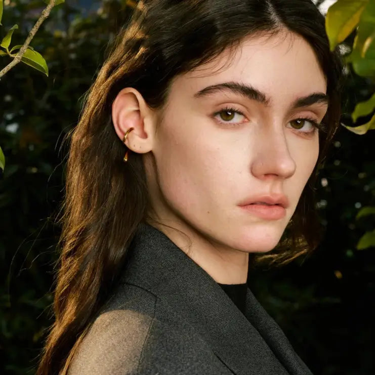 Liquid-inspired ear cuff for non-pierced ears
