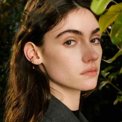 Liquid-inspired ear cuff for non-pierced ears