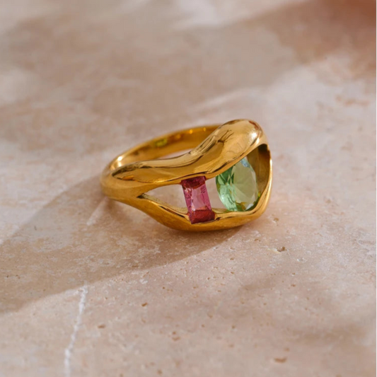 Gold Lip-Shaped Cubic Zirconia Ring