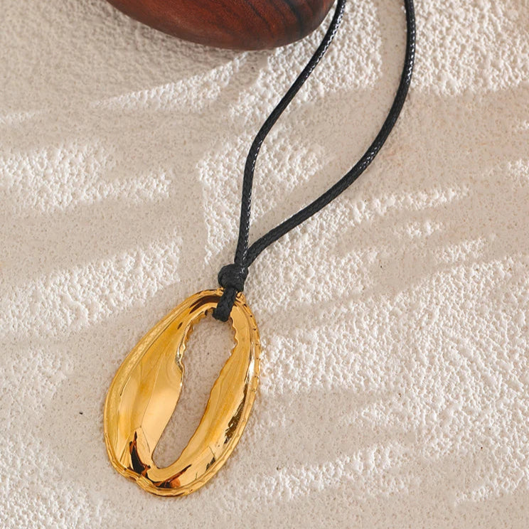 Black Rope Chain Shell Pendant Necklace