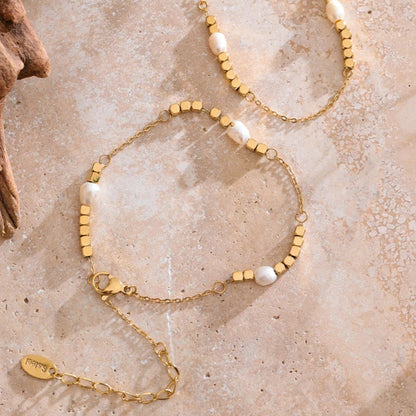 Freshwater Pearl Necklace & Bracelet Set